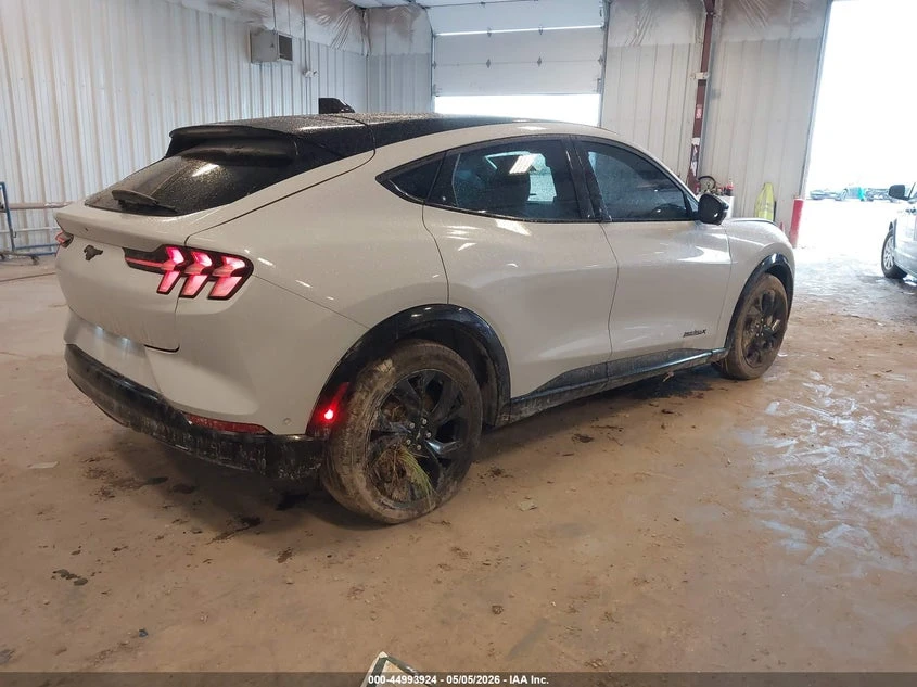 Ford Mustang Mach-E Premium, снимка 4 - Автомобили и джипове - 55127046
