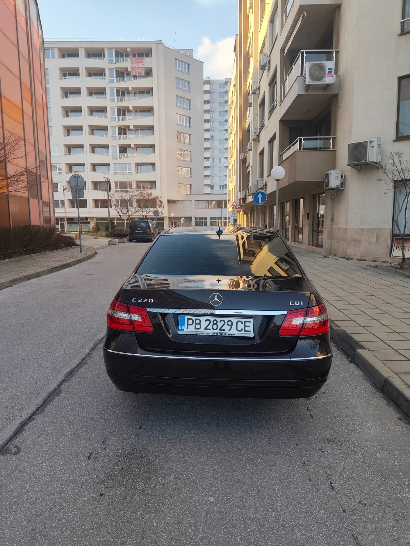 Mercedes-Benz E 220 Авангард, ксенон, кожа, автомат, Топ състояние! , снимка 7 - Автомобили и джипове - 55225908