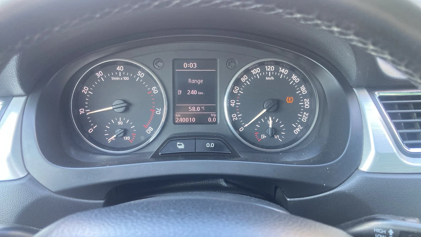 Skoda Rapid 1.2MPI Газов Инжекцион, снимка 14 - Автомобили и джипове - 55673779