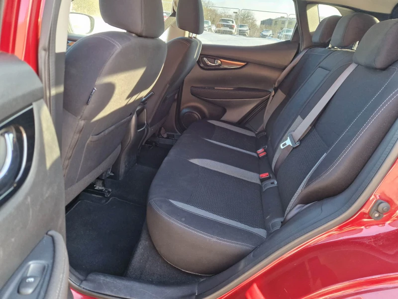 Nissan Qashqai 1.5dci Много екстри! Очакван внос! С Гаранция!, снимка 7 - Автомобили и джипове - 53498135