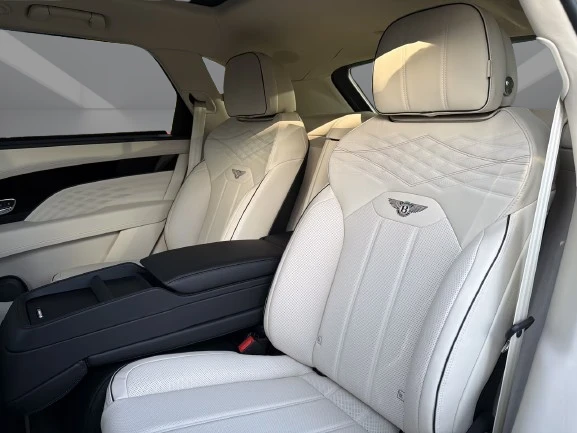 Bentley Bentayga V8 EWB = Atelier Edition = Гаранция, снимка 13 - Автомобили и джипове - 54013799