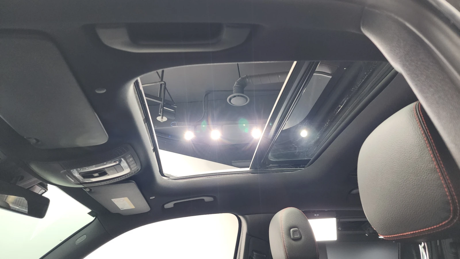 Mercedes-Benz GLB 250 / 4MATIC / AMG PKG / 360 / DISTRONIC, снимка 13 - Автомобили и джипове - 53930683