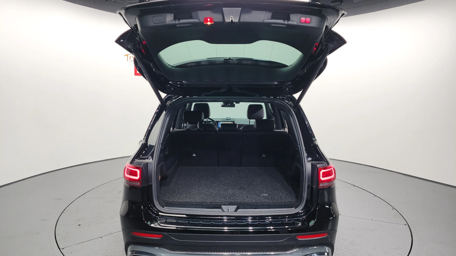 Mercedes-Benz GLB 250 / 4MATIC / AMG PKG / 360 / DISTRONIC, снимка 14 - Автомобили и джипове - 53930683