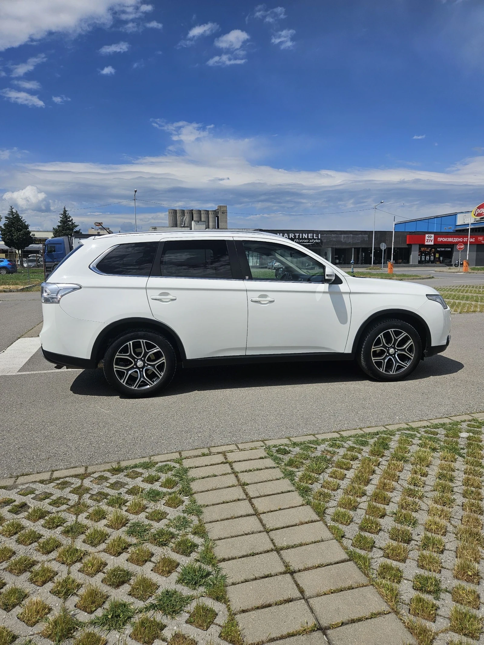 Mitsubishi Outlander 2.2 DI-D 4WD  РЕГИСТРИРАН, снимка 8 - Автомобили и джипове - 54576089