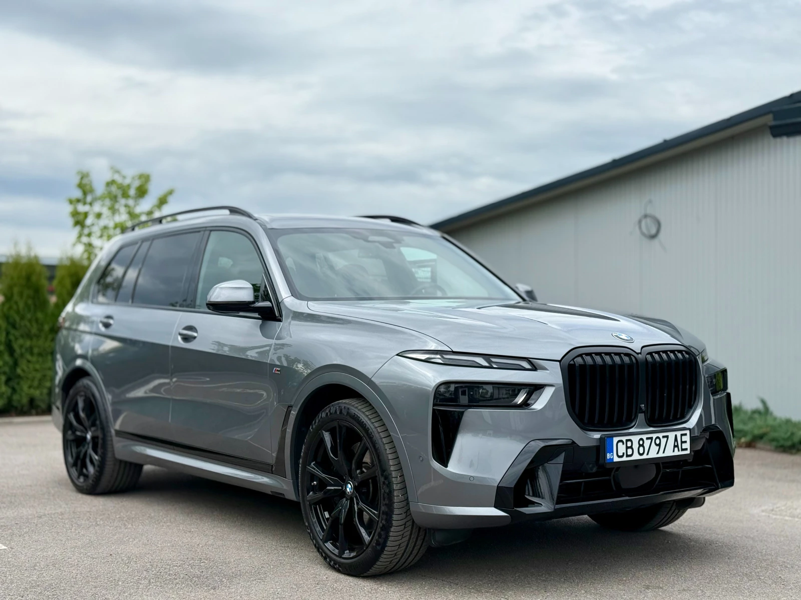 BMW X7 * 40d* Гаранция* Face* Swarovski* Msport* Sky, снимка 3 - Автомобили и джипове - 54689088