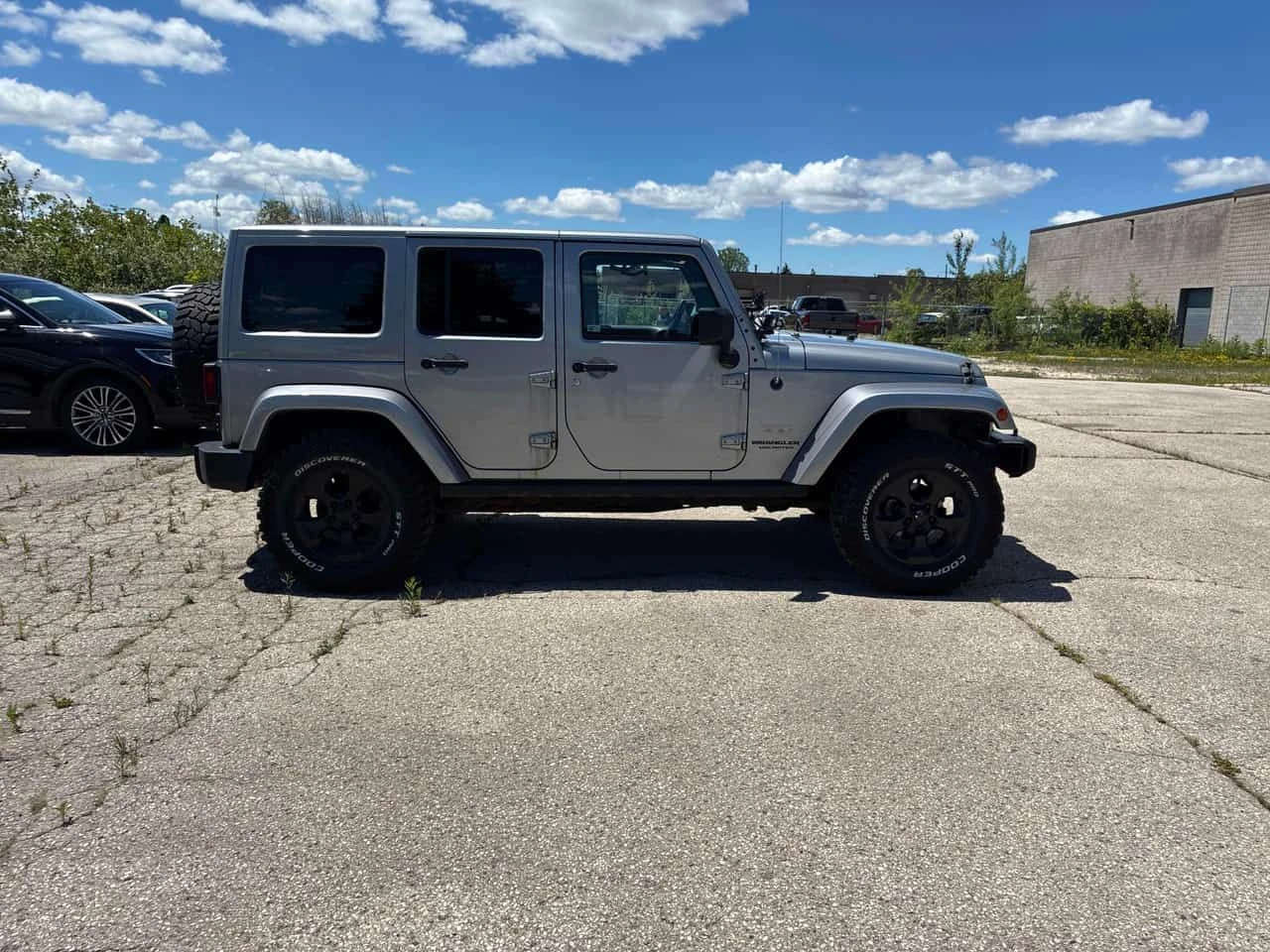 Jeep Wrangler * Sahara* АВТОКРЕДИТ БЕЗ ПЪРВОНАЧАЛНА ВНОСКА* , снимка 3 - Автомобили и джипове - 55027031