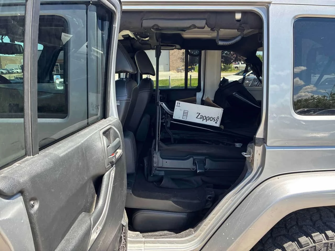 Jeep Wrangler * Sahara* АВТОКРЕДИТ БЕЗ ПЪРВОНАЧАЛНА ВНОСКА* , снимка 15 - Автомобили и джипове - 55027031