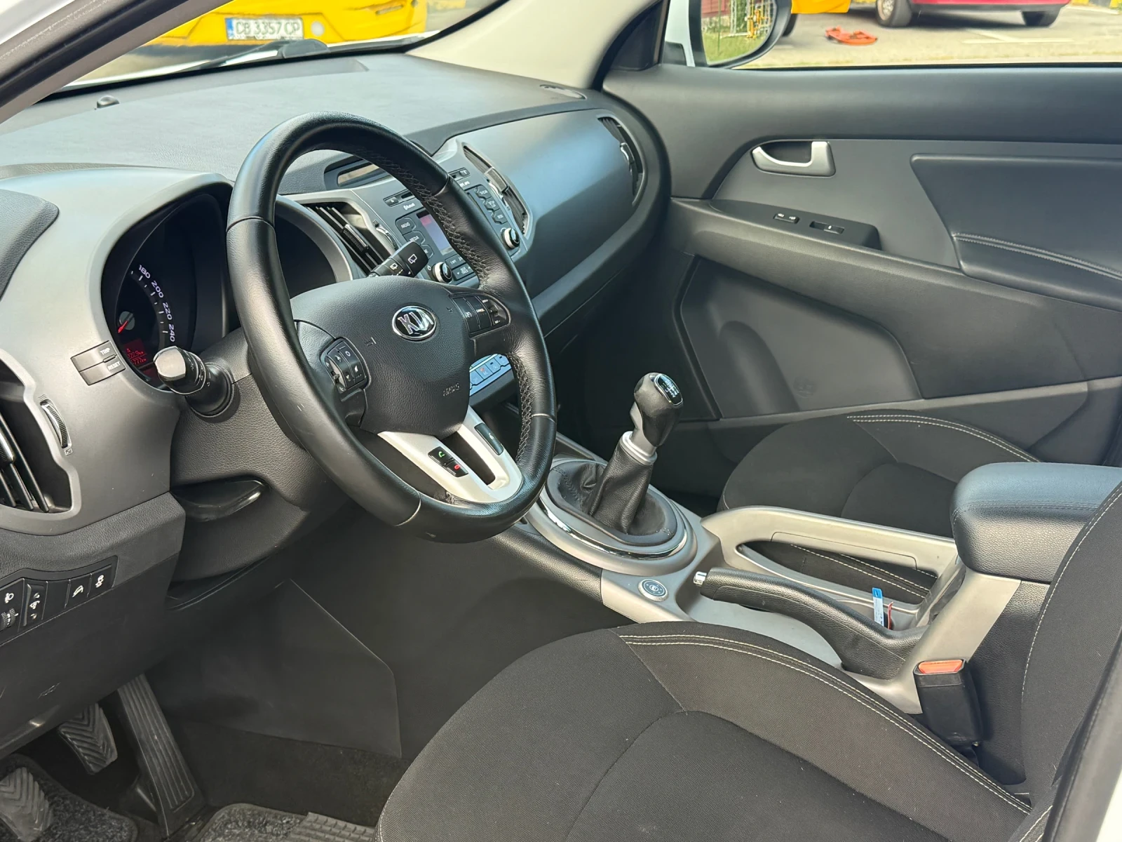 Kia Sportage 1.6i Газ/Климатроник/EURO 6, снимка 10 - Автомобили и джипове - 56066817