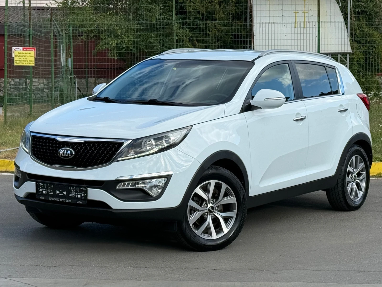 Kia Sportage 1.6i Газ/Климатроник/EURO 6, снимка 2 - Автомобили и джипове - 56066817