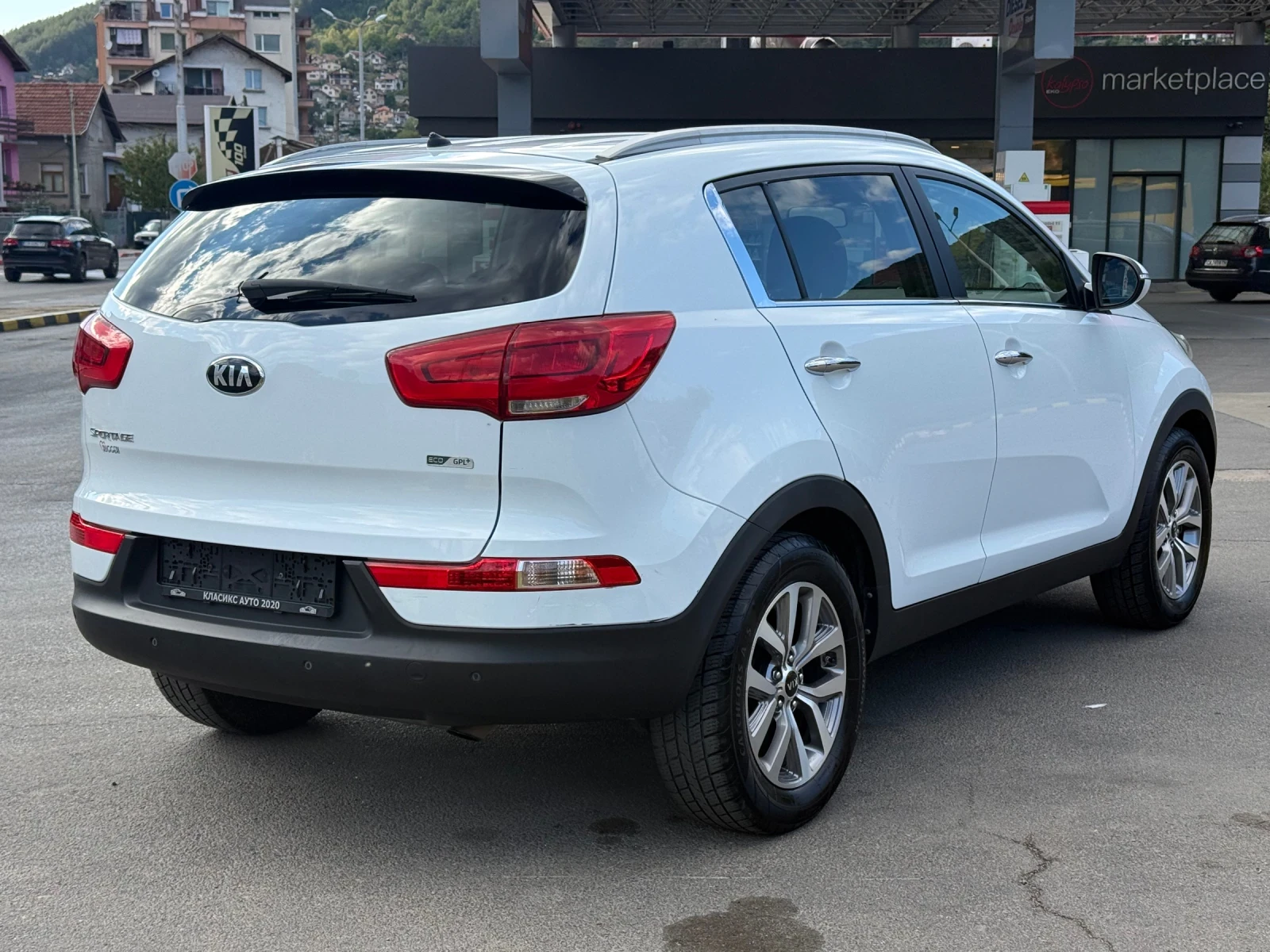 Kia Sportage 1.6i Газ/Климатроник/EURO 6, снимка 8 - Автомобили и джипове - 56066817