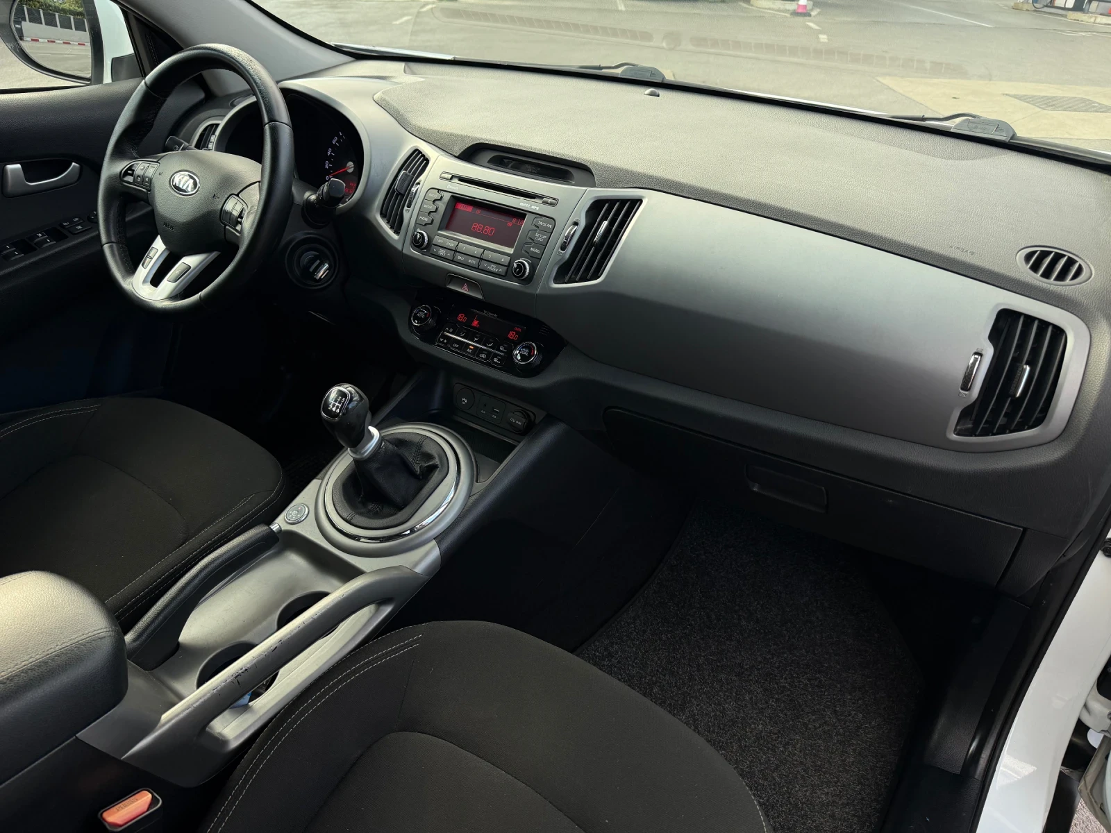 Kia Sportage 1.6i Газ/Климатроник/EURO 6, снимка 14 - Автомобили и джипове - 56066817