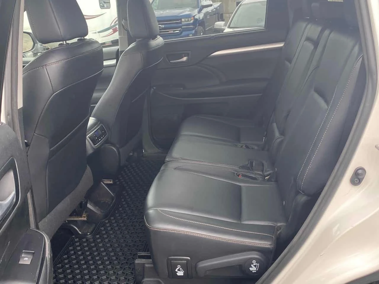 Toyota Highlander * XLE * АВТОКРЕДИТ БЕЗ ПЪРВОНАЧАЛНА ВНОСКА* , снимка 16 - Автомобили и джипове - 56240889