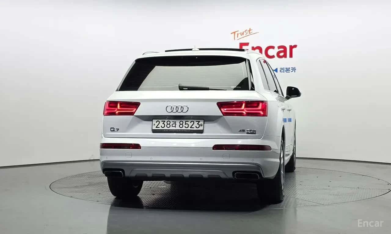 Audi Q7 * 45 TFSI Quattro * КРАЙНА ЦЕНА ДО БЪЛГАРИЯ, снимка 4 - Автомобили и джипове - 56256394