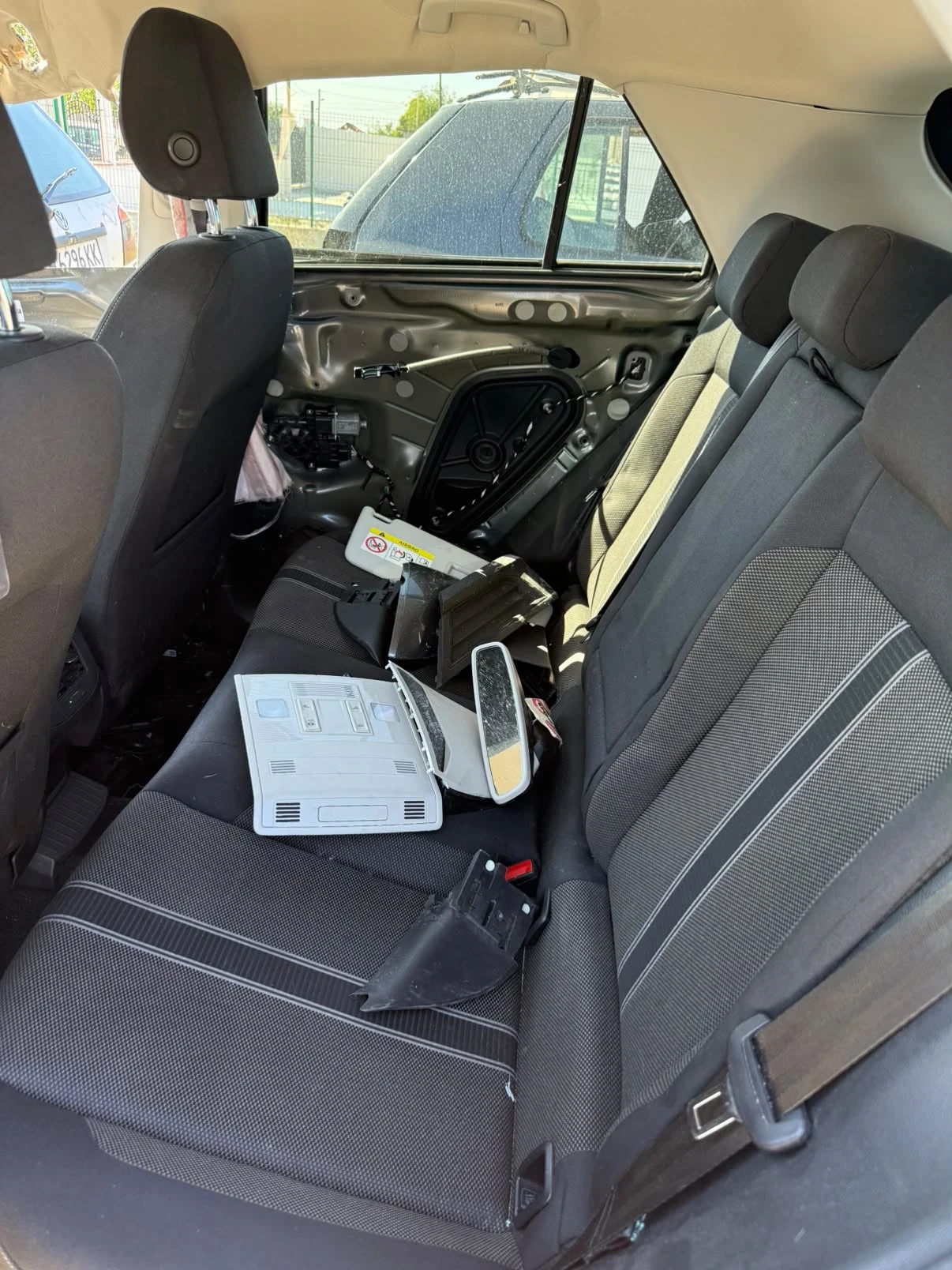 VW T-Roc, снимка 12 - Автомобили и джипове - 56327105