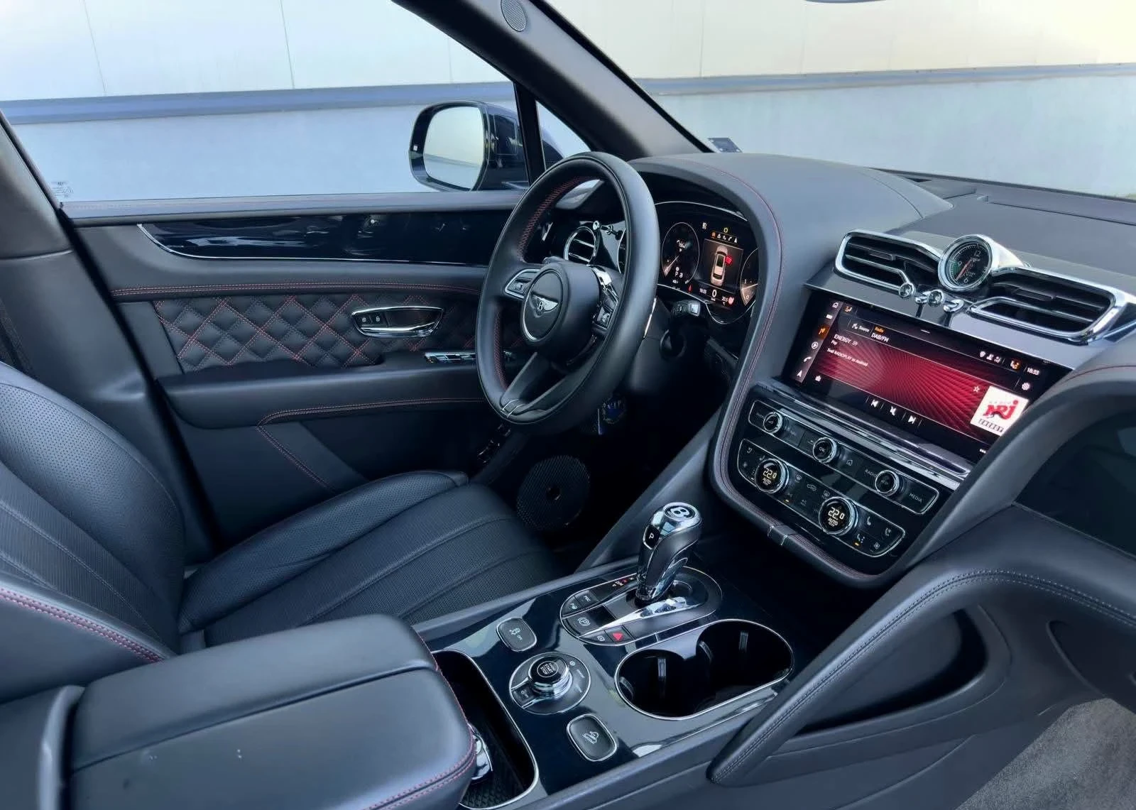 Bentley Bentayga 4.0 V8 First Edition , снимка 14 - Автомобили и джипове - 56732582