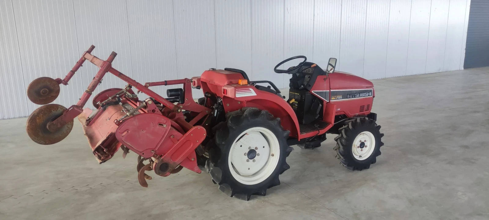 Трактор Mitsubishi MT165, снимка 4 - Селскостопанска техника - 55969042