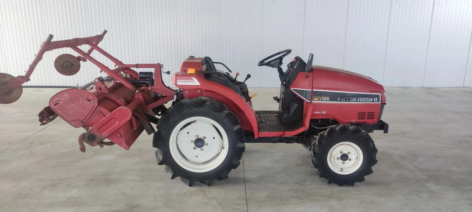 Трактор Mitsubishi MT165, снимка 3 - Селскостопанска техника - 55969042