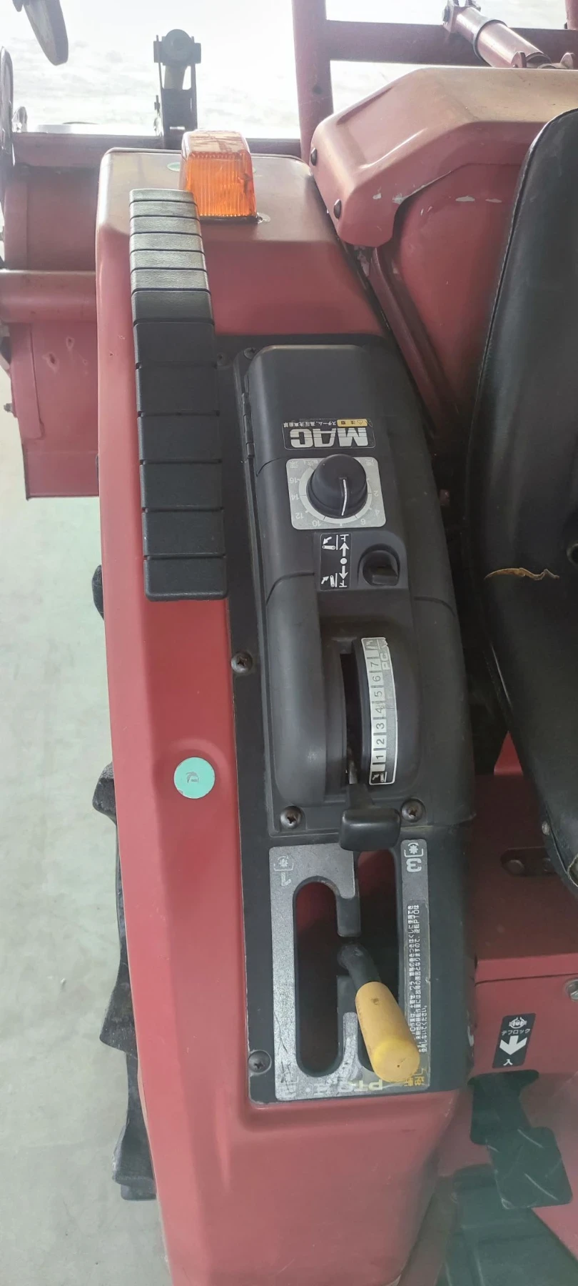 Трактор Mitsubishi MT165, снимка 5 - Селскостопанска техника - 55969042