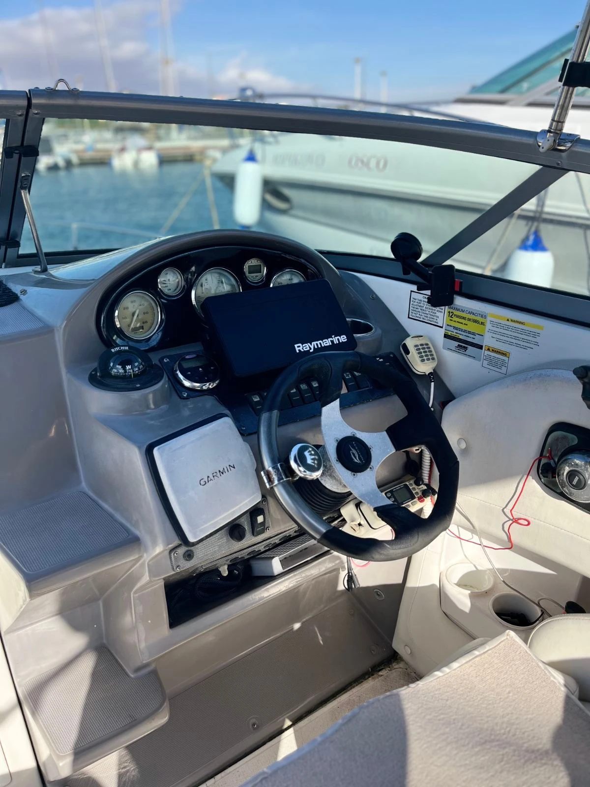 Моторна яхта Rinker 230, снимка 4 - Воден транспорт - 55413287