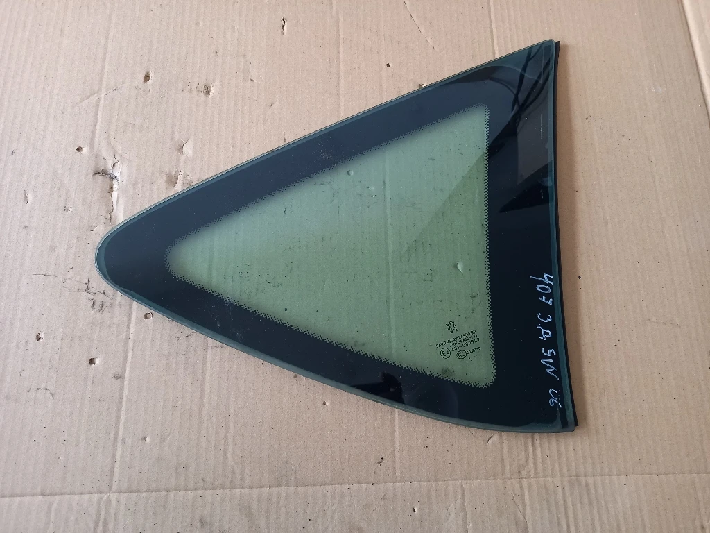 Стъкло задно дясно триъгълно Пежо 407 комби (к)