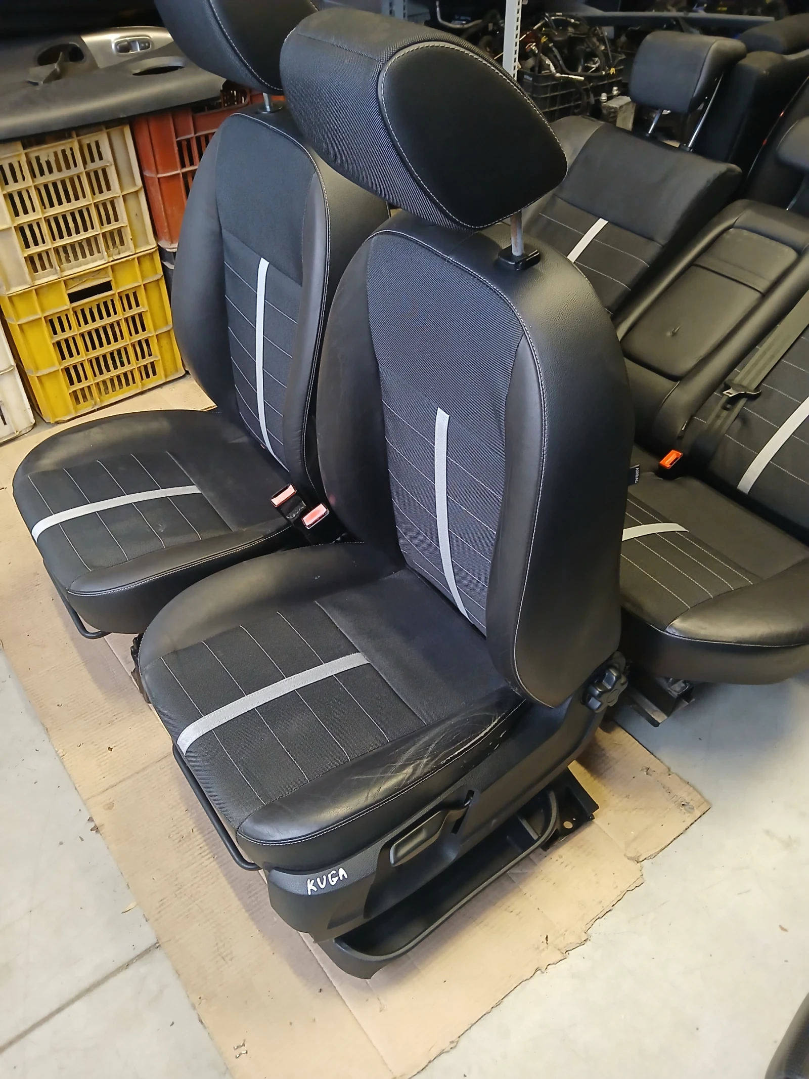 Салон Ford Kuga 2010г , снимка 2 - Части - 56657414