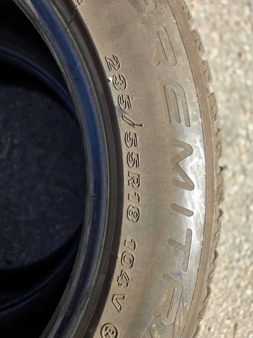 Гуми Зимни 235/55R18, снимка 3 - Гуми и джанти - 55781573