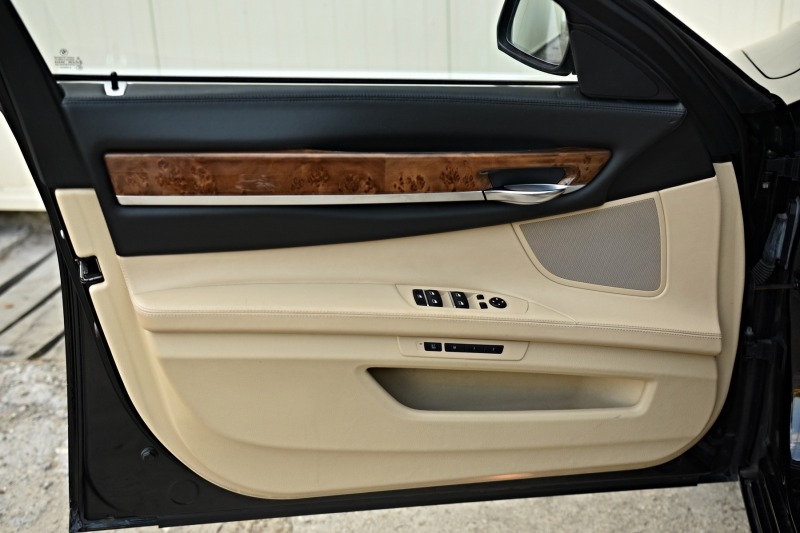 BMW 740  D M-paket Keyless Soft close x-drive Headup Adapt, снимка 12 - Автомобили и джипове - 46233918