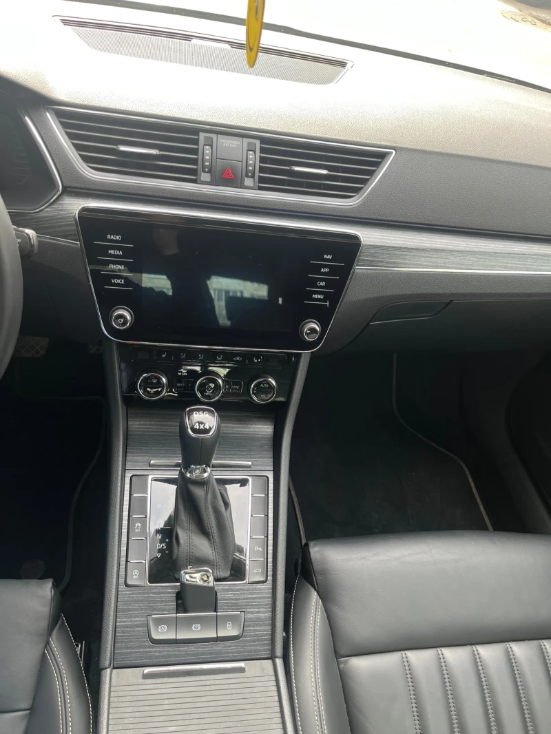 Skoda Superb 2.0TDI 7DSG 4X4, снимка 12 - Автомобили и джипове - 49436751