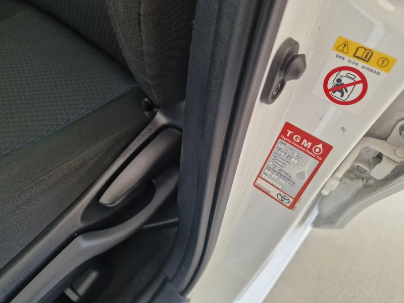 Toyota Yaris 1.5 75kc HYBRID AUTOMAT CAMERA 60000km, снимка 15 - Автомобили и джипове - 50287891