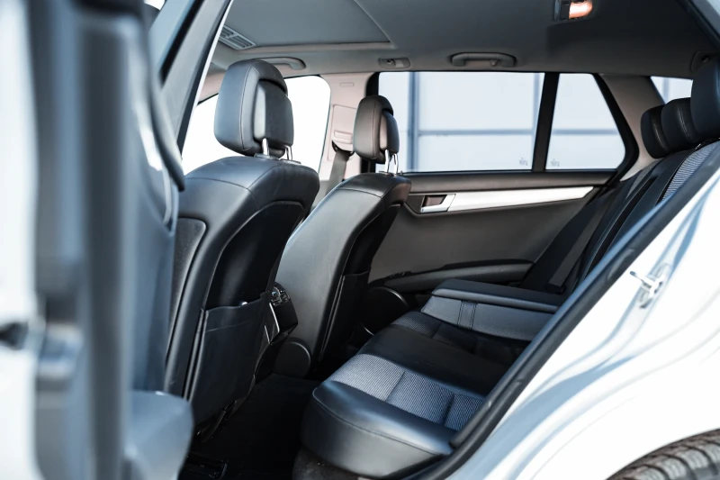 Mercedes-Benz C 350 CDI/AVANGARD/7G+ TRONIC/265кс/BI XCENON/PODGR/FACE, снимка 11 - Автомобили и джипове - 52627877