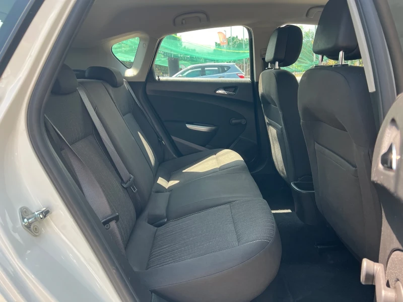 Opel Astra 1.7 CDTI, снимка 14 - Автомобили и джипове - 51262478