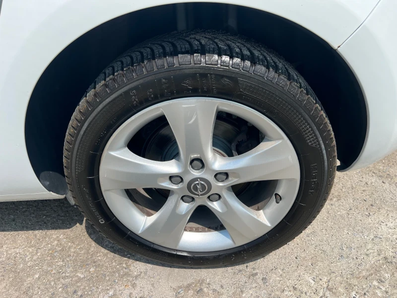 Opel Astra 1.7 CDTI, снимка 17 - Автомобили и джипове - 51262478