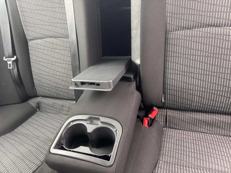 Toyota Avensis, снимка 14 - Автомобили и джипове - 52146918