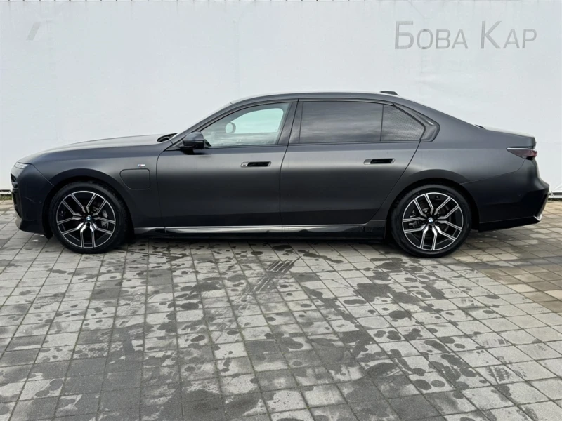 BMW 750 xDrive Sedan, снимка 3 - Автомобили и джипове - 52989942