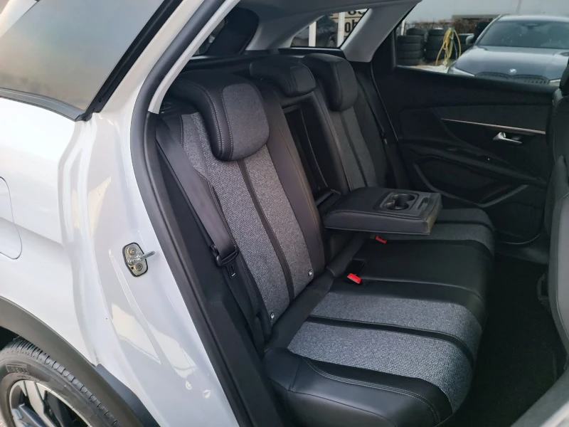 Peugeot 3008 1.6i-165кс-ШВЕЙЦАРИЯ-АВТОМАТ-KEYLESS-NAVI, снимка 11 - Автомобили и джипове - 53193349