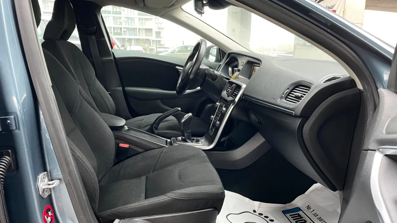 Volvo V40 D2 ПЕРФЕКТНО, снимка 15 - Автомобили и джипове - 53280161