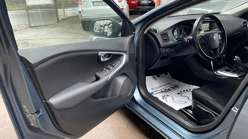 Volvo V40 D2 ПЕРФЕКТНО, снимка 12 - Автомобили и джипове - 53280161