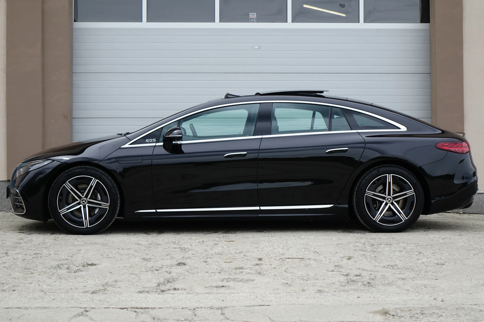 Mercedes-Benz EQS AMG PREMIUM + * 4MATIC* HYPERSCREEN* TV* PANO*  - изображение 3