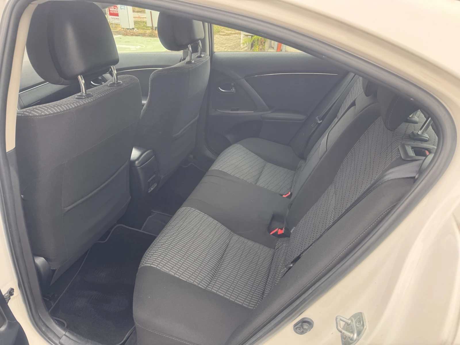 Toyota Avensis | Mobile.bg   15