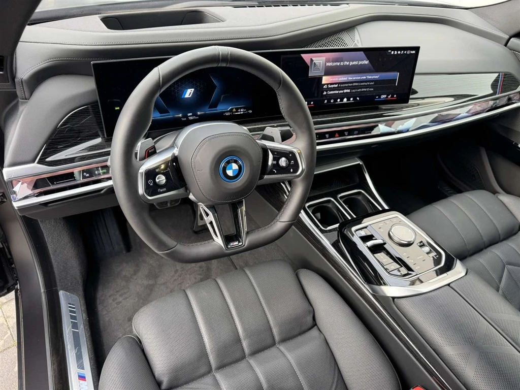 BMW 750 xDrive Sedan - изображение 6