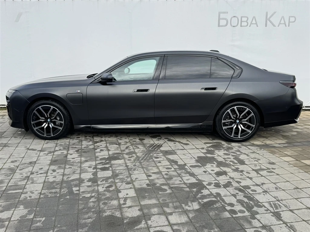 BMW 750 xDrive Sedan - изображение 3