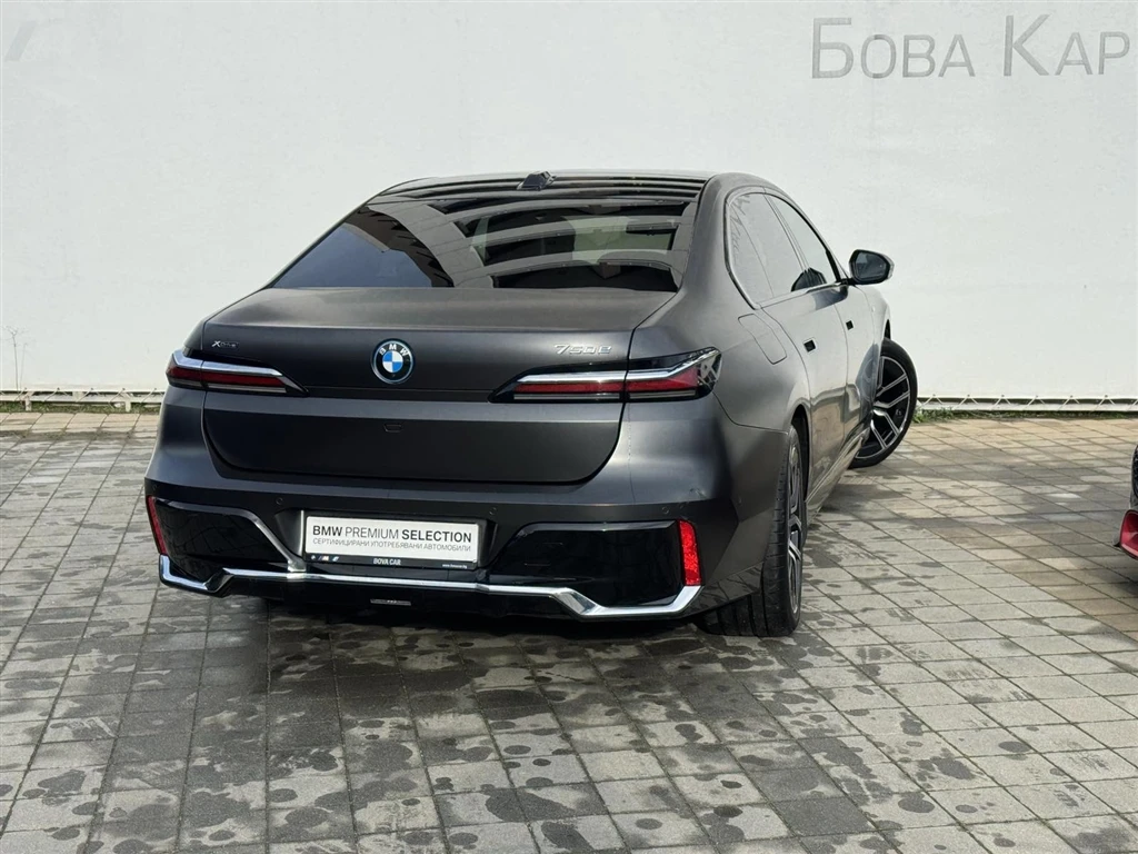 BMW 750 xDrive Sedan - изображение 2