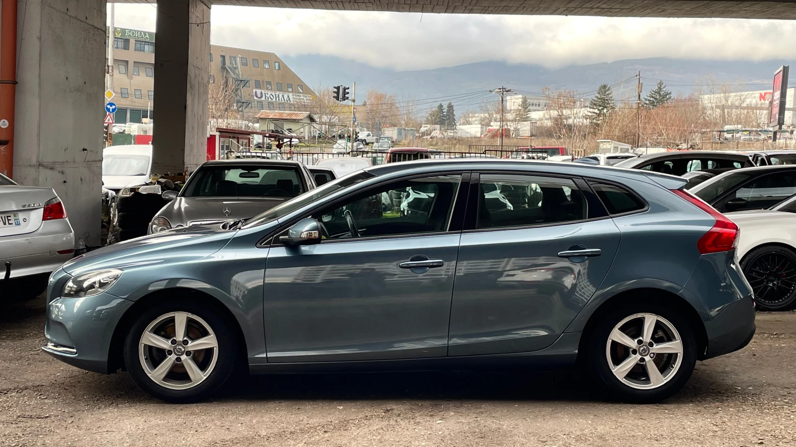 Volvo V40 D2 ПЕРФЕКТНО - изображение 8