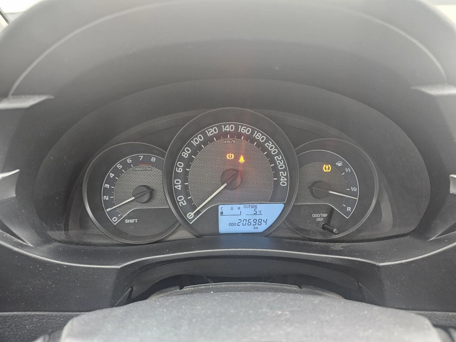 Toyota Corolla 1.6, снимка 8 - Автомобили и джипове - 54099408