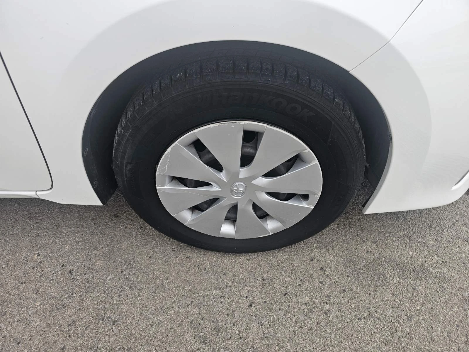 Toyota Corolla 1.6, снимка 15 - Автомобили и джипове - 54099408