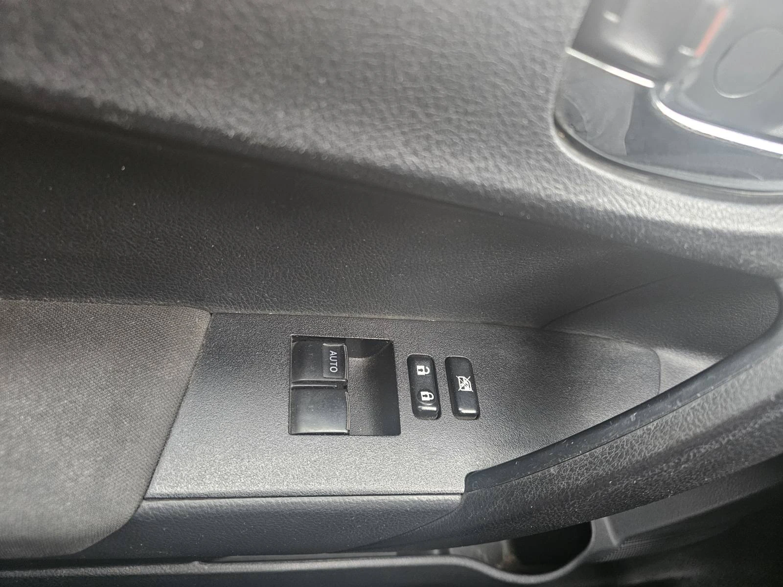 Toyota Corolla 1.6, снимка 10 - Автомобили и джипове - 54099408