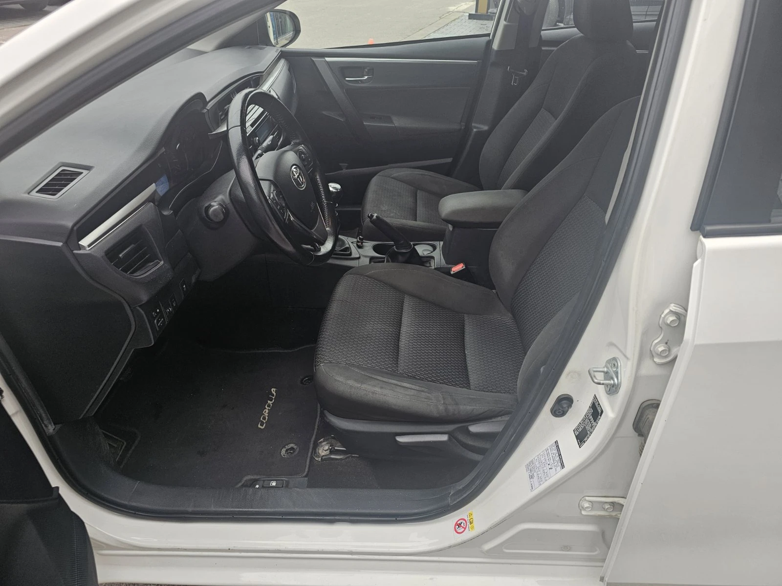 Toyota Corolla 1.6, снимка 12 - Автомобили и джипове - 54099408