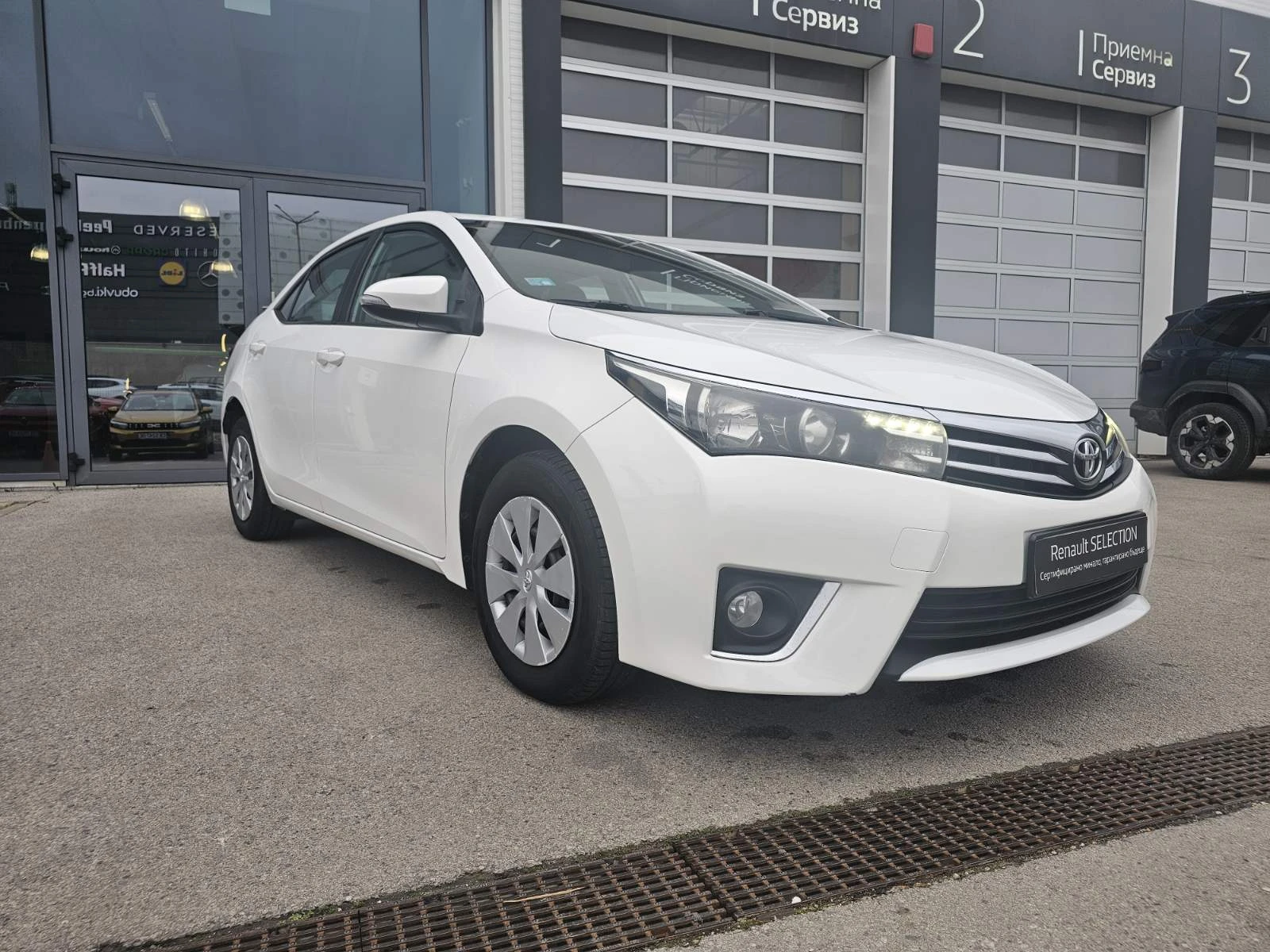 Toyota Corolla 1.6, снимка 2 - Автомобили и джипове - 54099408