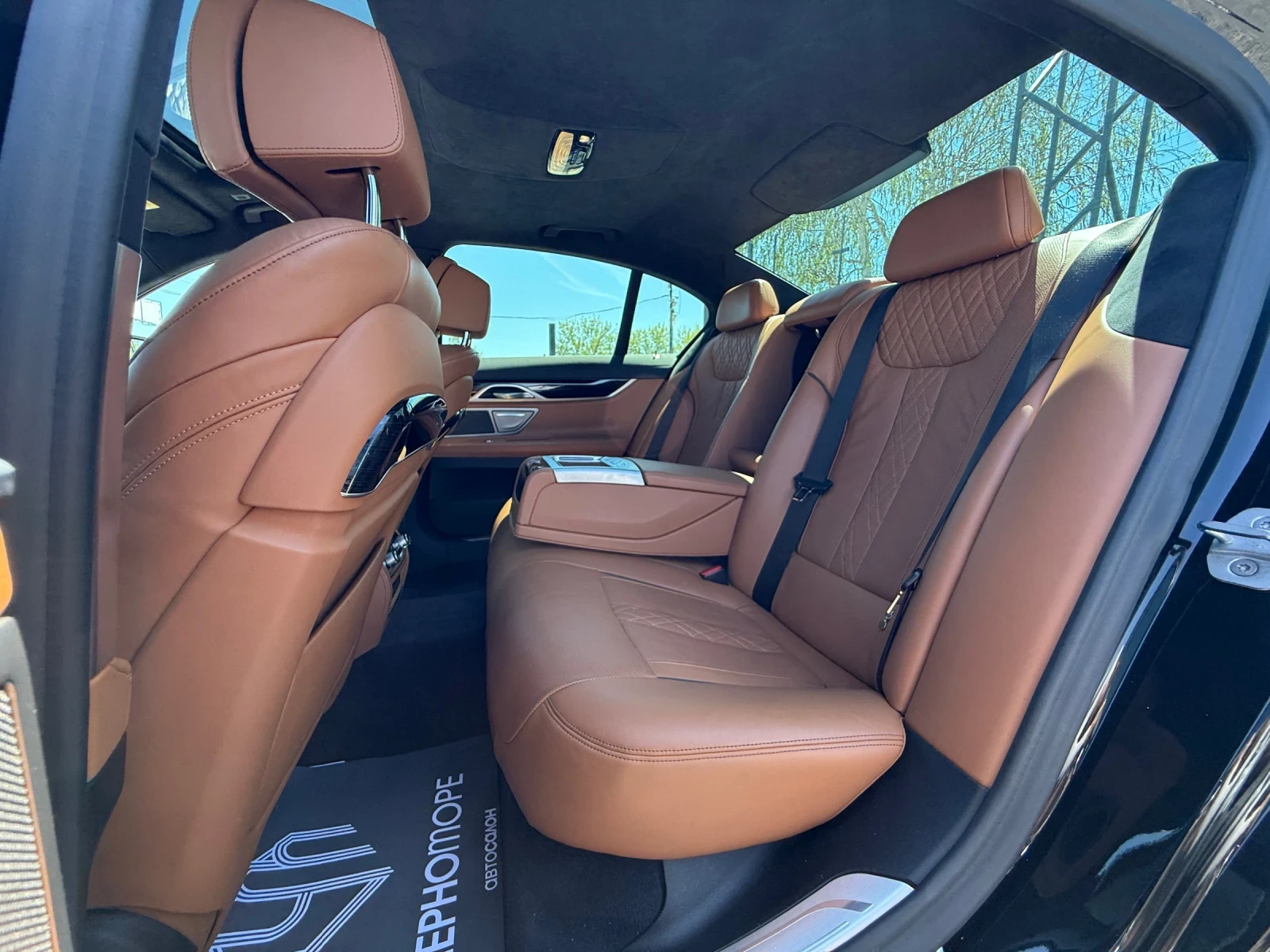 BMW 730 d M-Sport Individual Massage Harman Kardon, снимка 12 - Автомобили и джипове - 54331394