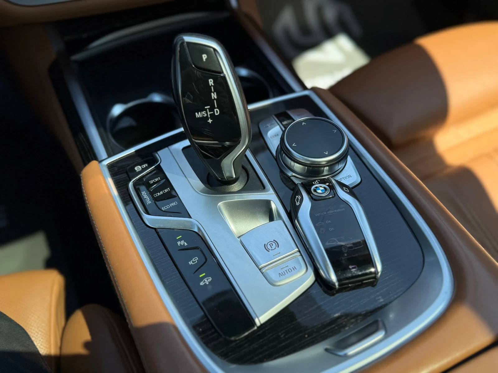 BMW 730 d M-Sport Individual Massage Harman Kardon, снимка 16 - Автомобили и джипове - 54331394